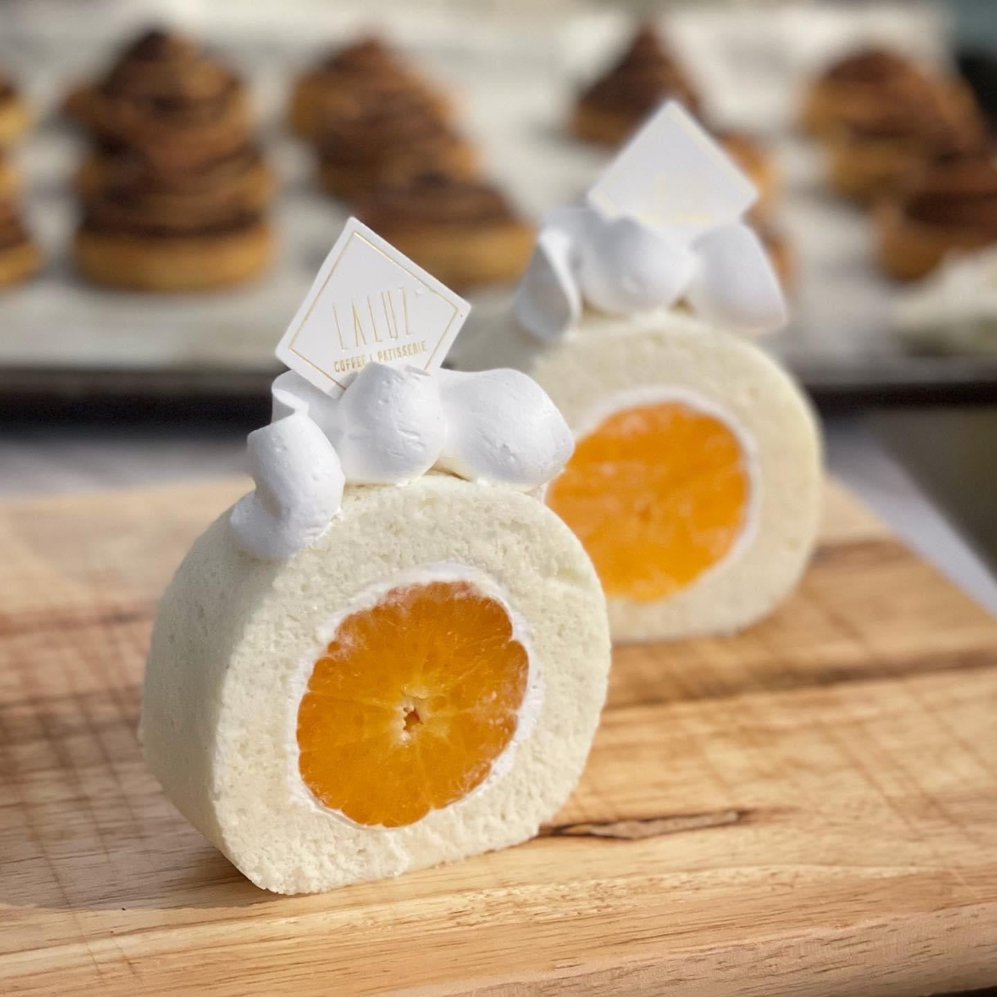 Mandarin Angel (Meringue Rolled Cake)